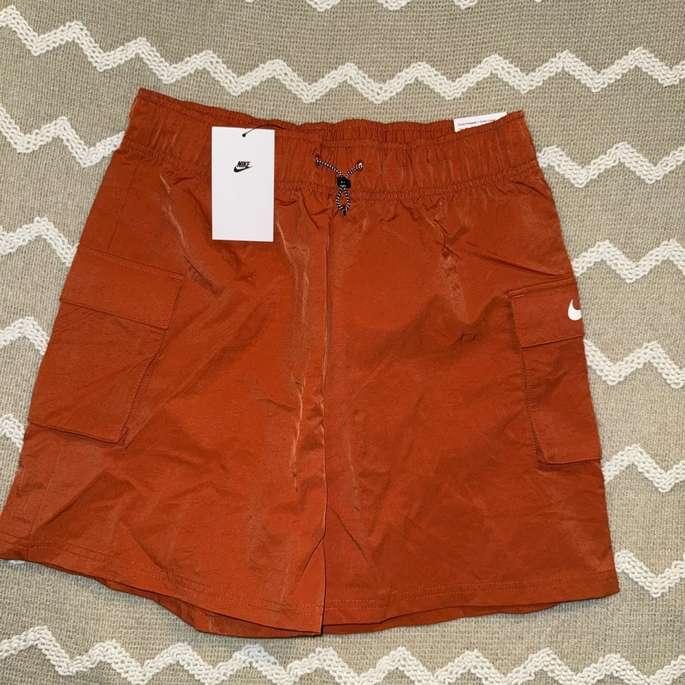 Nike women’s loose fit high rise Rust Cargo Shorts‎ NEW
